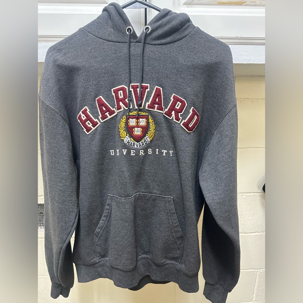 VINTAGE HARVARD x CHAMPION HOODIE!!!ONLY WORN A FEW TIMES!!! Size M.
